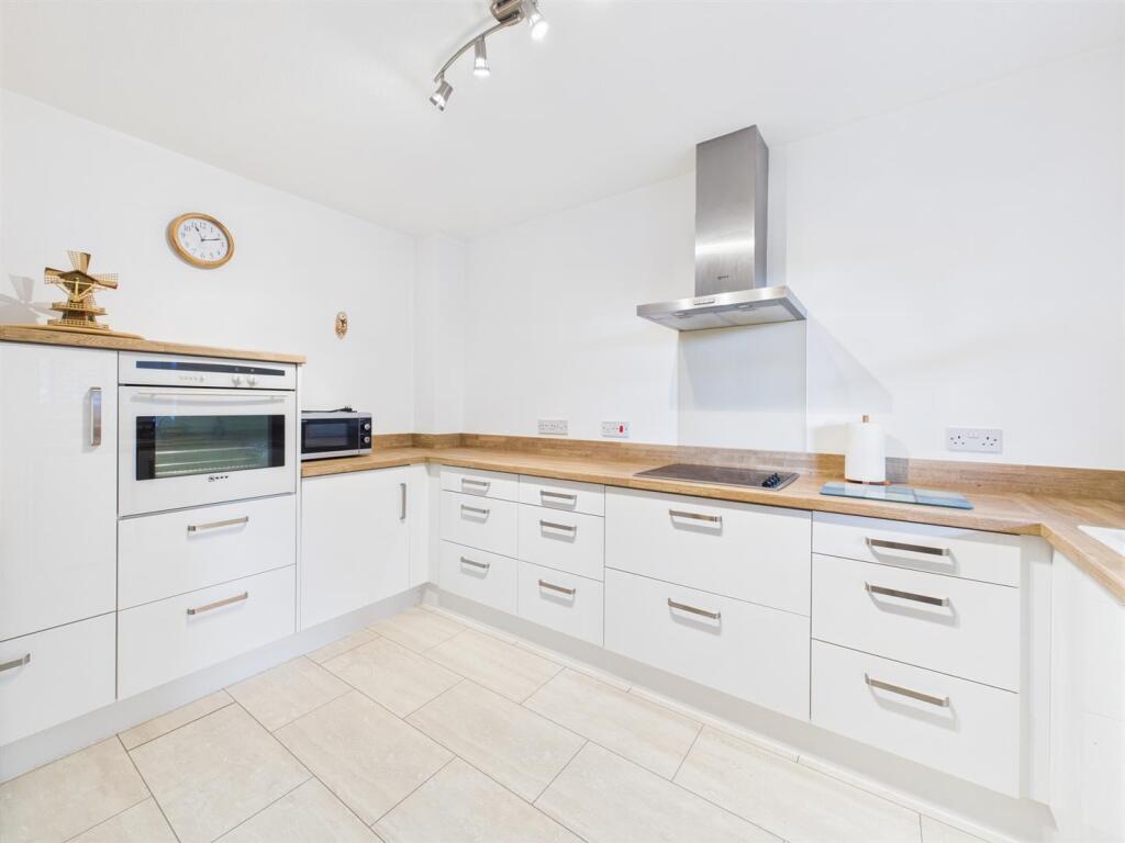 Kitchen: