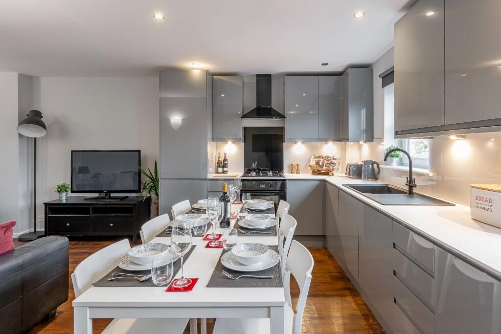 Kitchen / Lounge