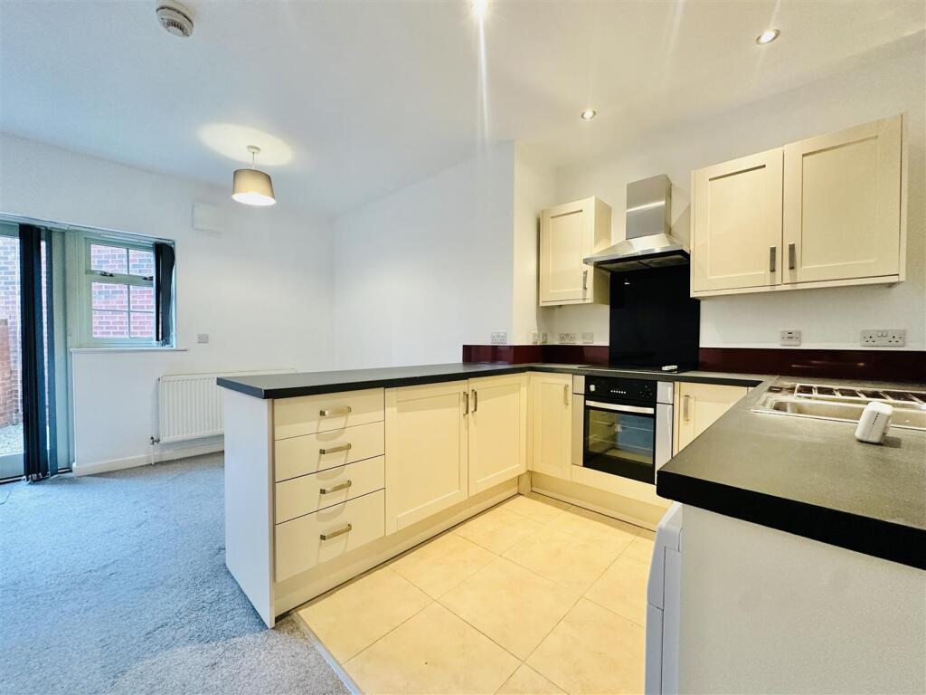 LOUNGE &amp; KITCHEN
