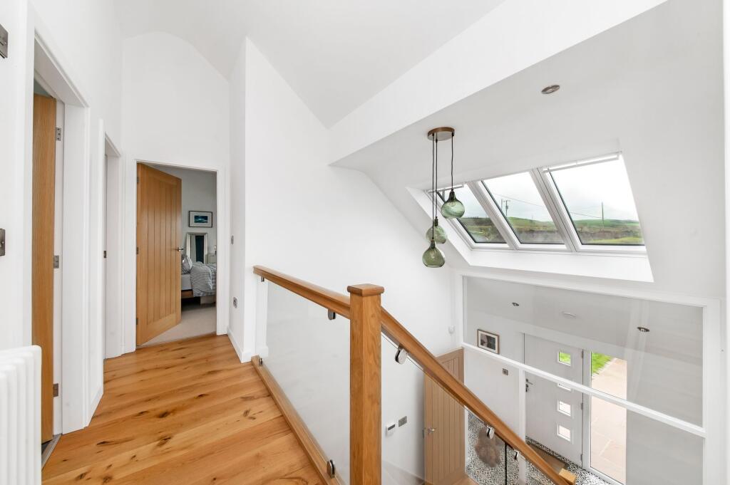 FIRST FLOOR GALLERIED LANDING