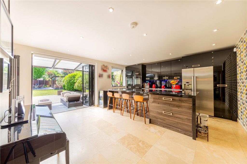 Kitchen/ Breakfast