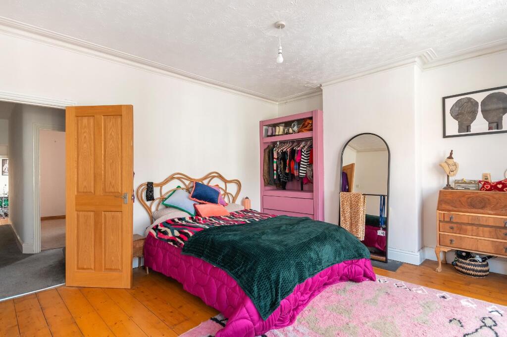 0C6REN - Bedroom F.jpg