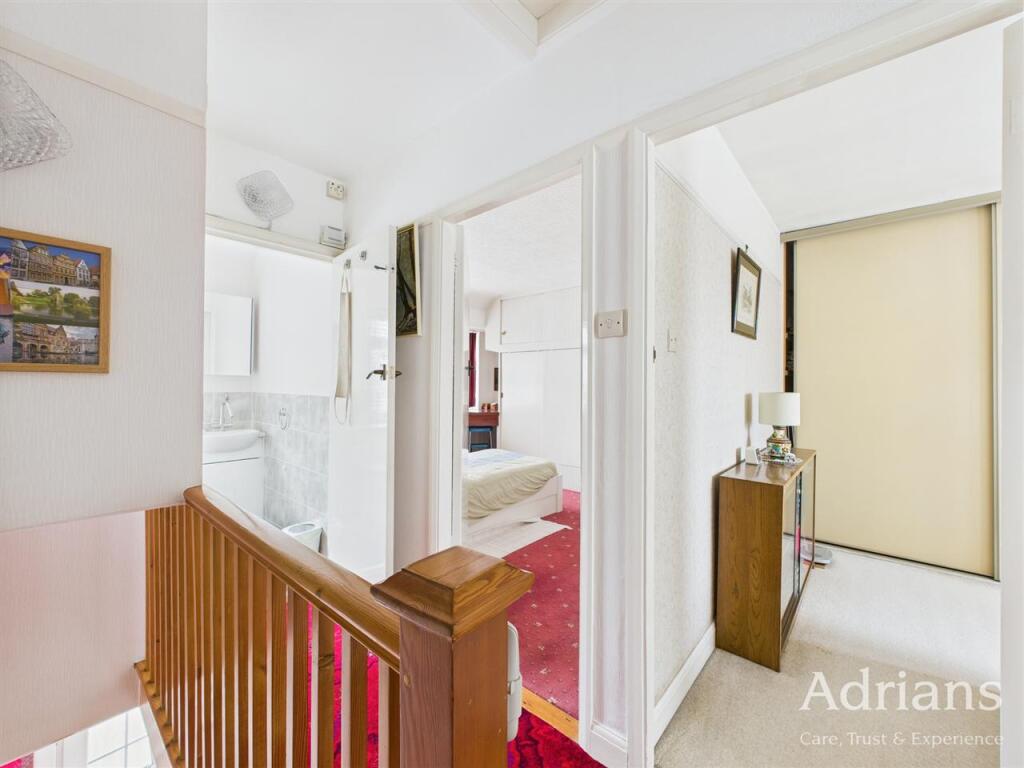 FIRST FLOOR LANDING