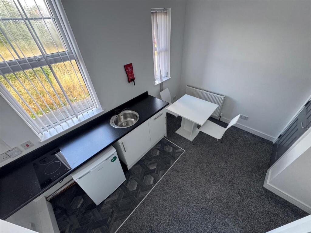 Kitchen area 3 Flat 4 74 Mill Street.jpg