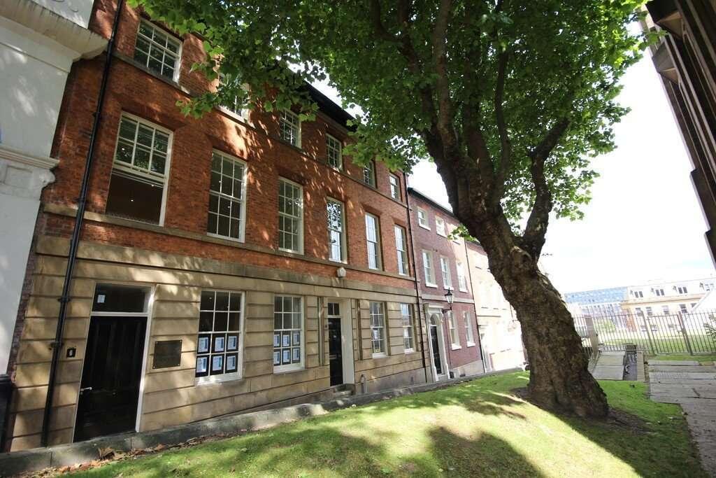 7_St_James_Row