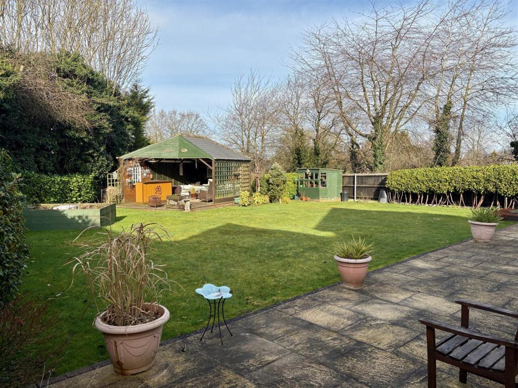 GARDEN OFFICE