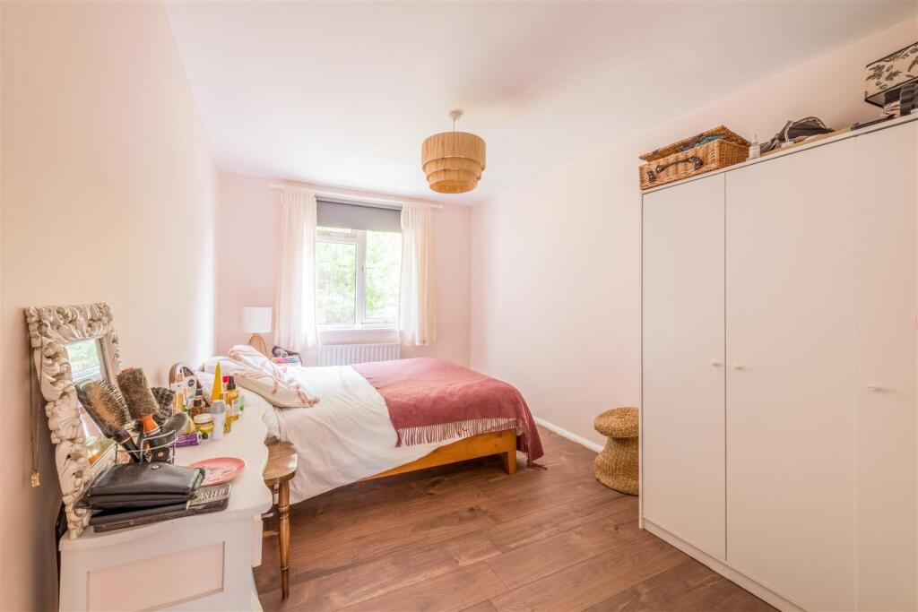 63 Burstead Close-13.jpg