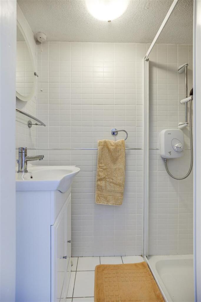 Ensuite.JPG