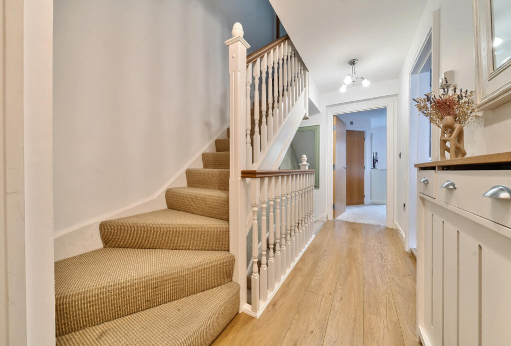 1318301-10-686bfb...