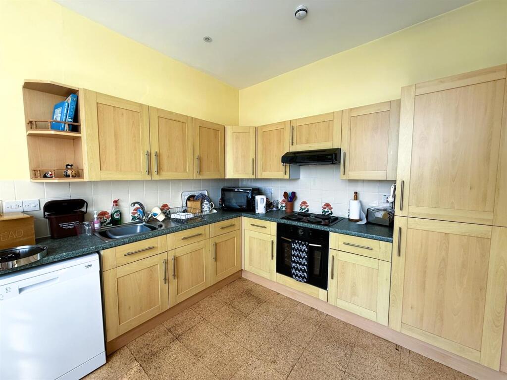 KITCHEN/BREAKFAST ROOM