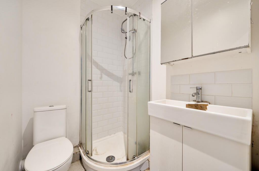 1363899-7-68e4abb...