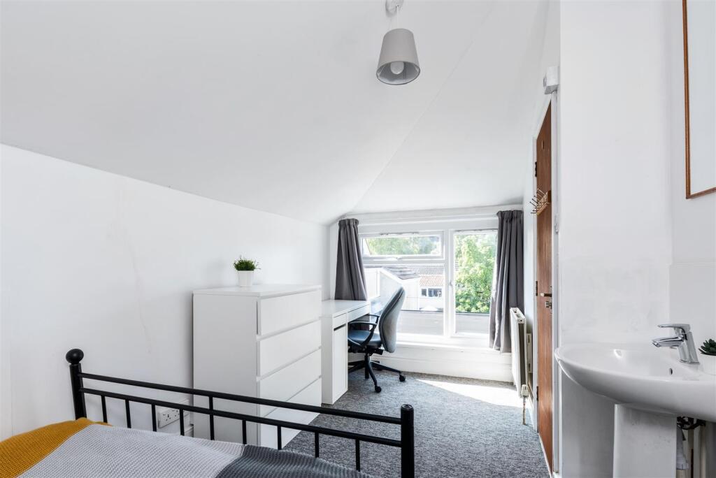 10 St Peters Terrace-14.jpg