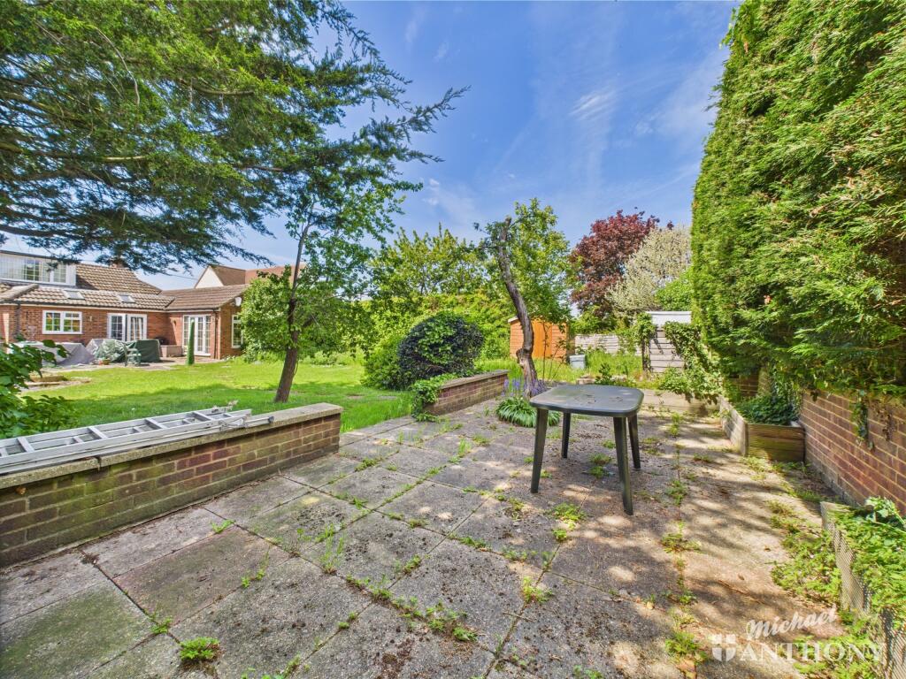 CAM03218G0-PR0636-STILL014