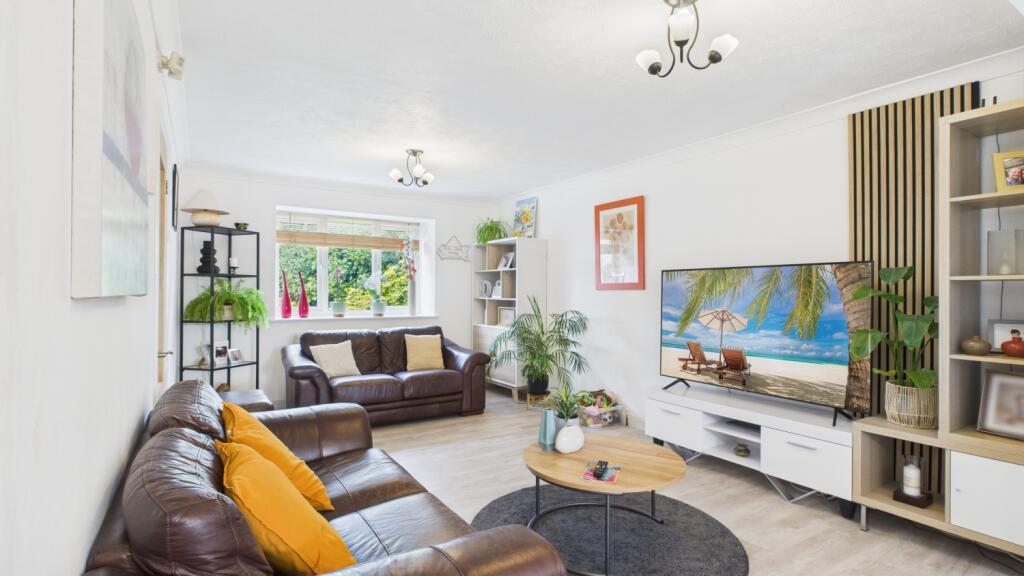 ewemove-goodwoodclose-livingroom1