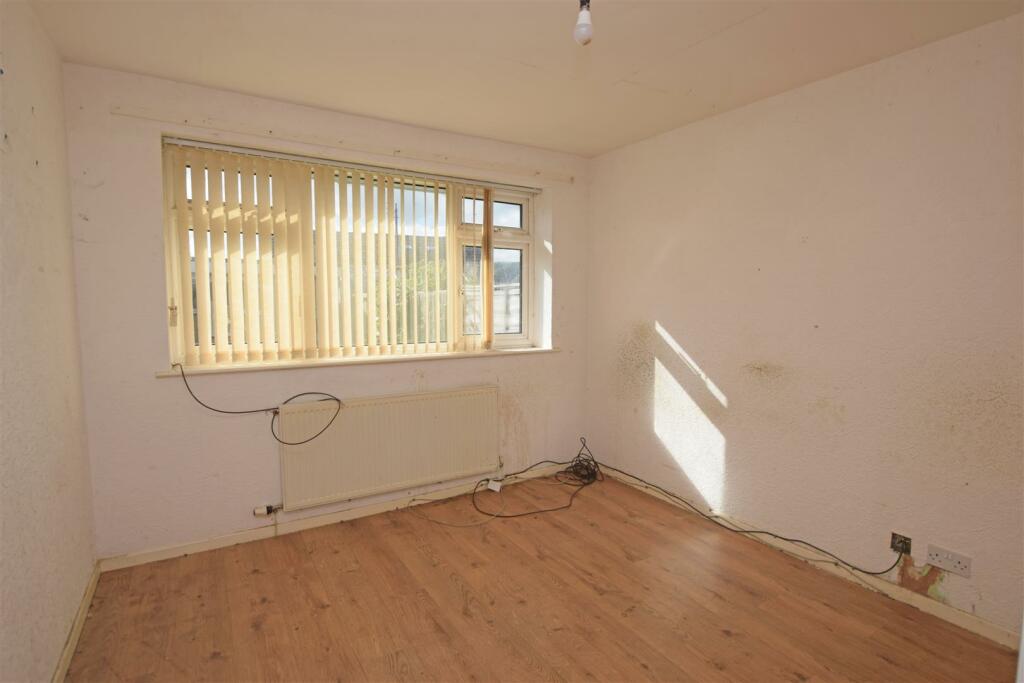 Bedroom 1.JPG