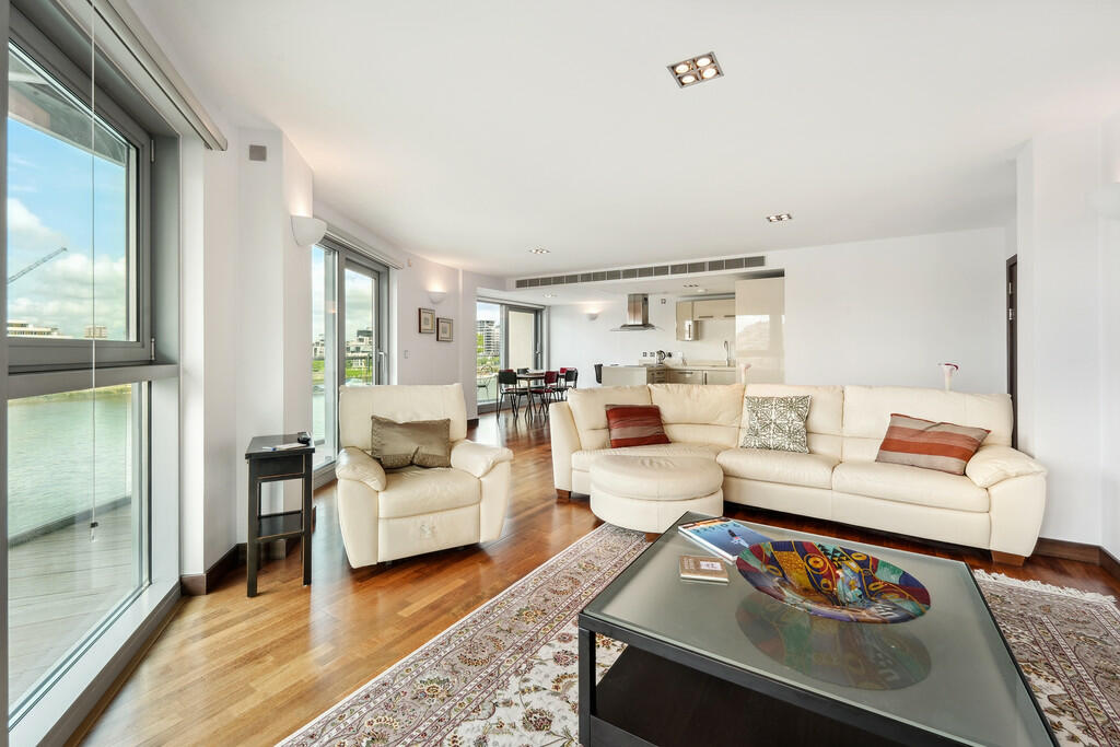 Vicentia Court (3...