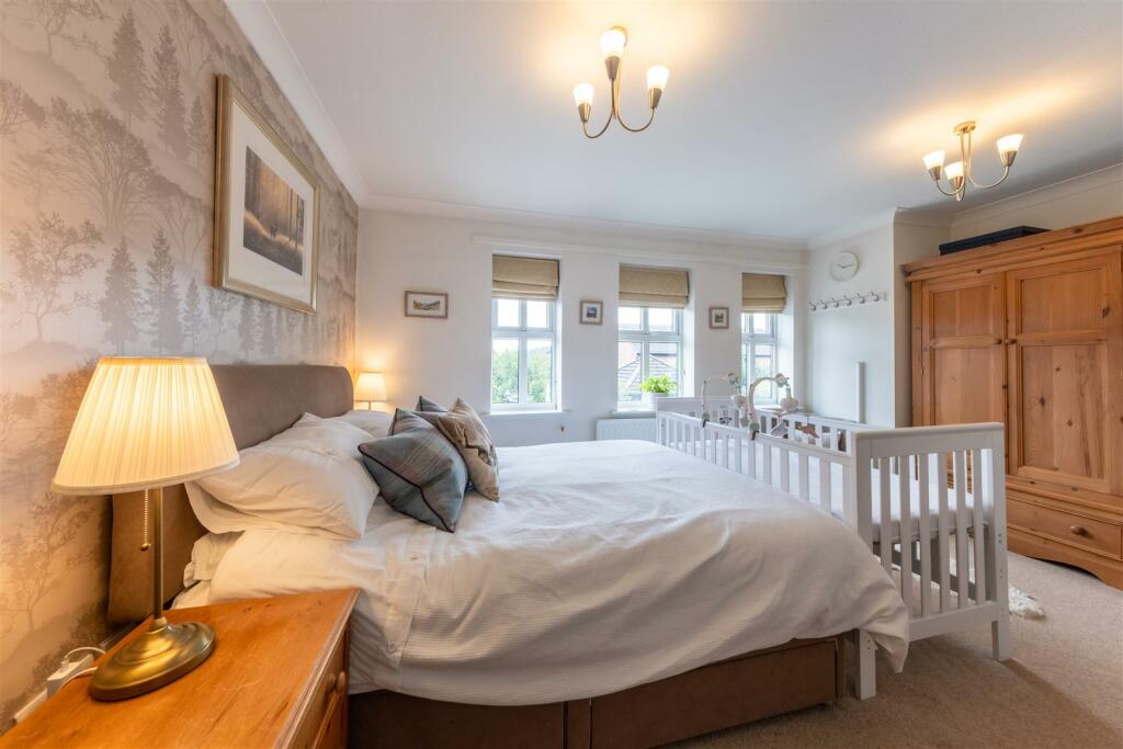 27 Harthill Close-002.jpg