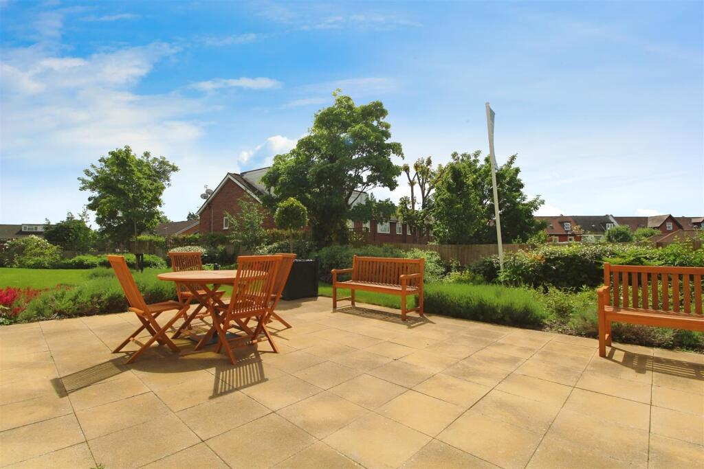 3dddc472-patio.JPG