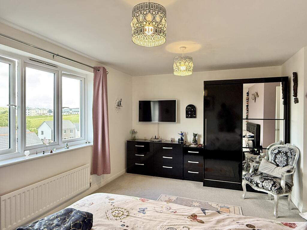 Spacious Main Bedroom