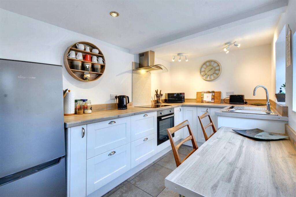 Kitchen_2.jpeg