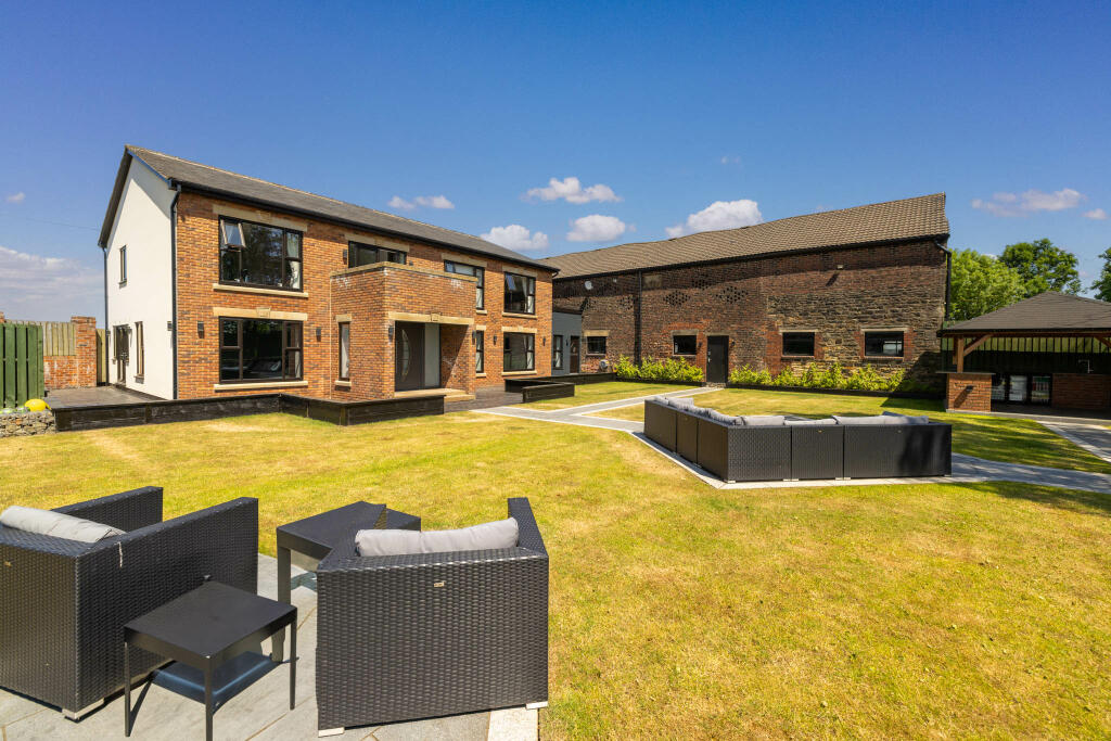 20230615-1220_Highfields Farm, Moss Hall Road, OL1