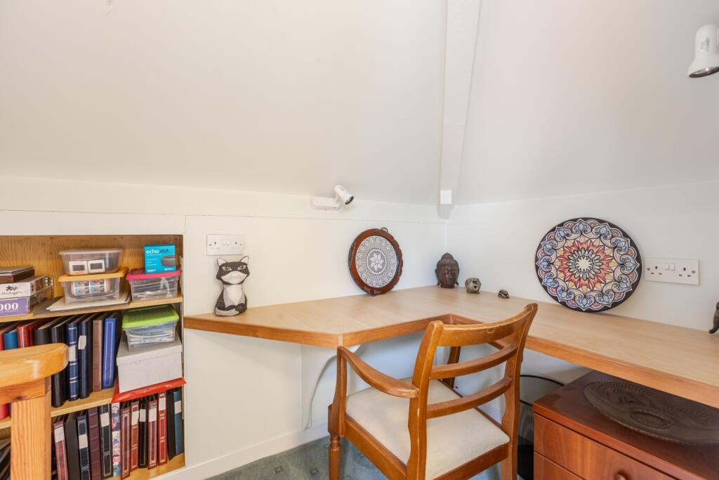 A19 - 7 Gard Close Torquay - 250120