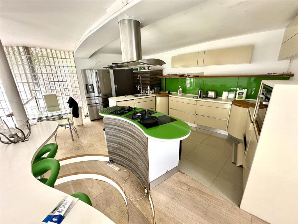 GALLERIED KITCHEN