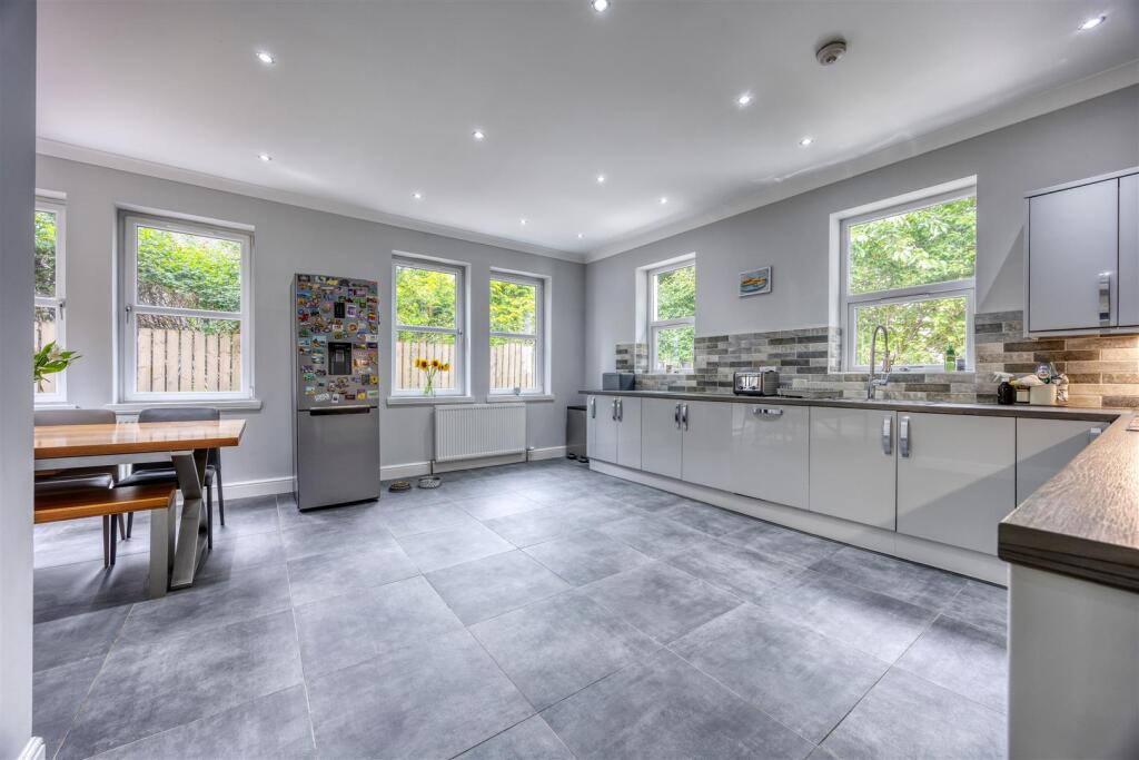 103_VICTORIA_STREET_KIRKINTILLOCH_015.JPEG