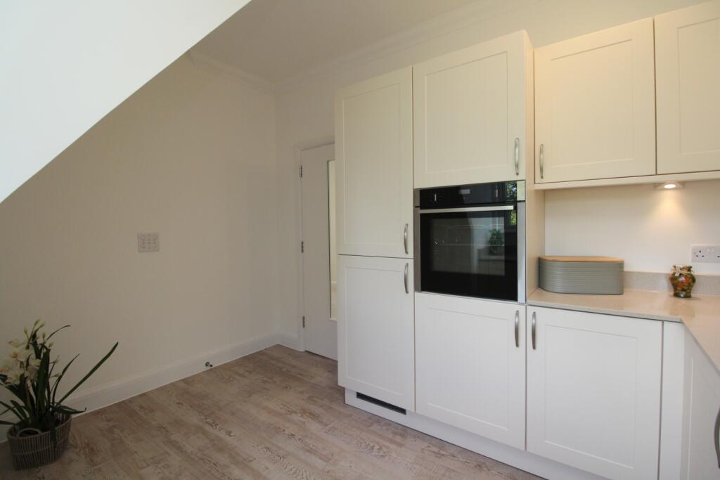 Apt 28
