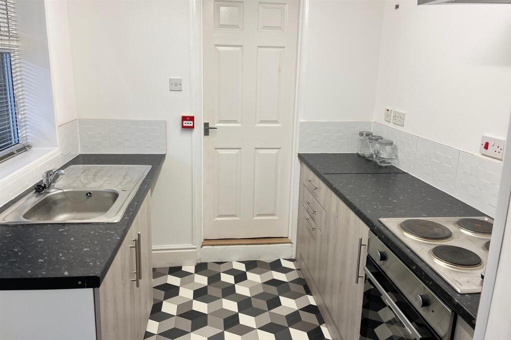 Flat 1 Kitchen.jpeg