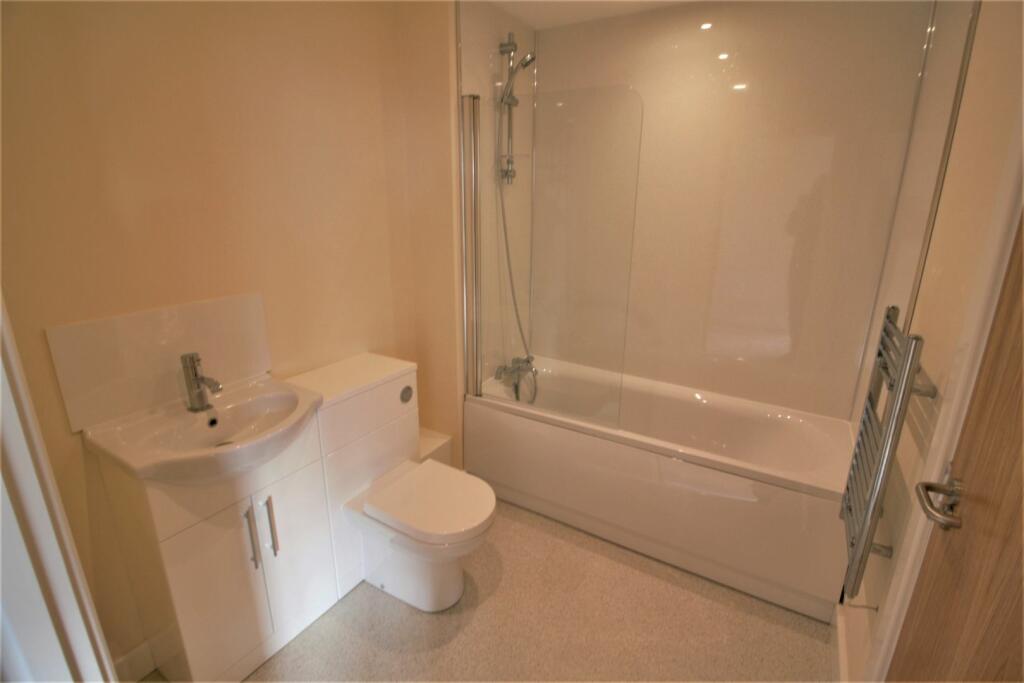 Jack &amp; Jill Bathroom