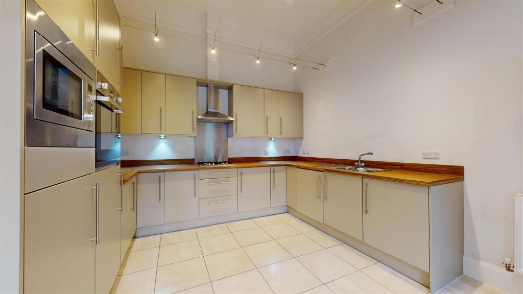 Leighton Park 77 Kitchen.jpg