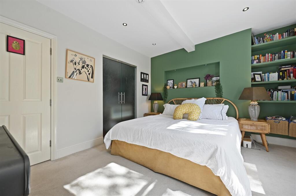 Sinclair Gardens - Bedroom