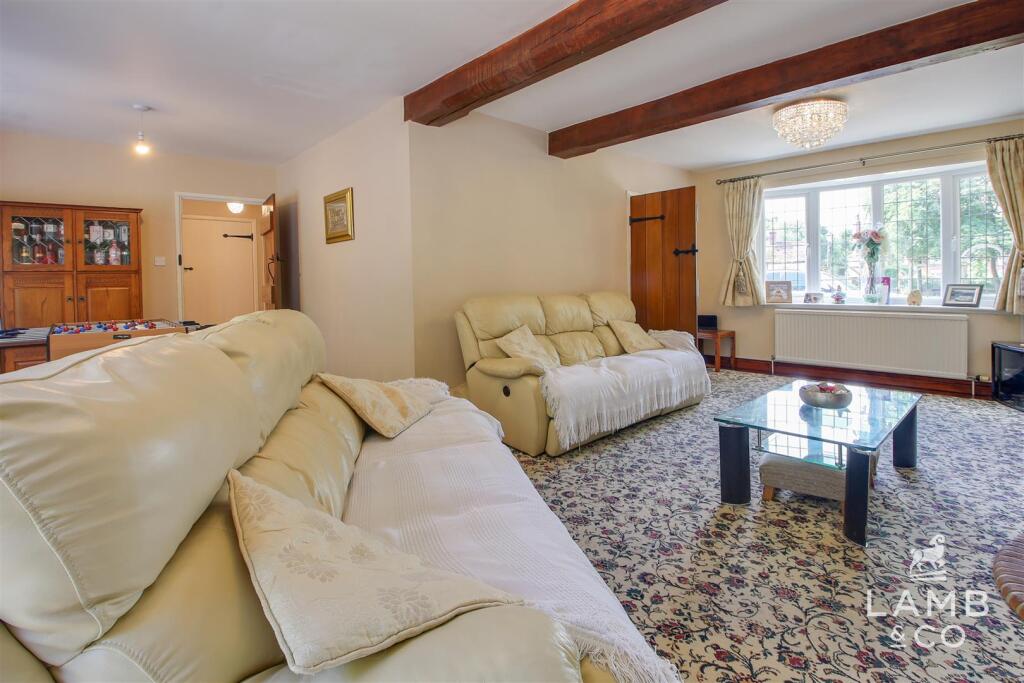 LOUNGE/ DINING ROOM