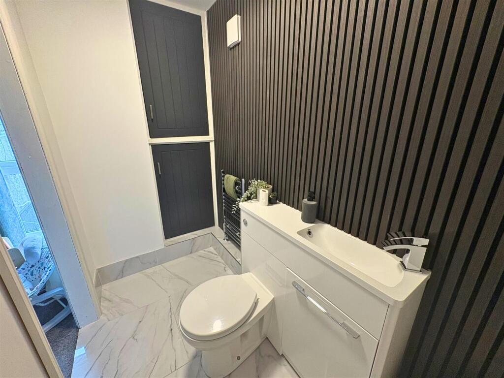 En-suite Cloakroom