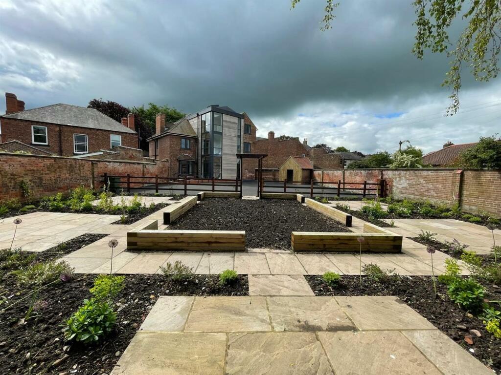 walnut outside new 7.jpg