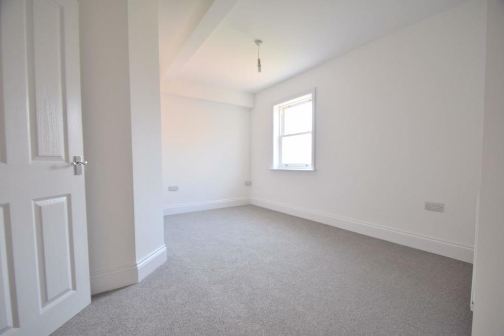 9, 25 St Annes Road Bed.jpg