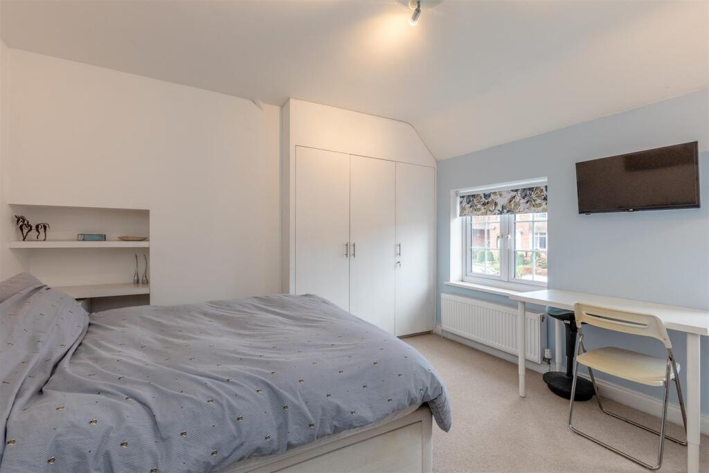 Westbury Lane Bed 1b.jpg