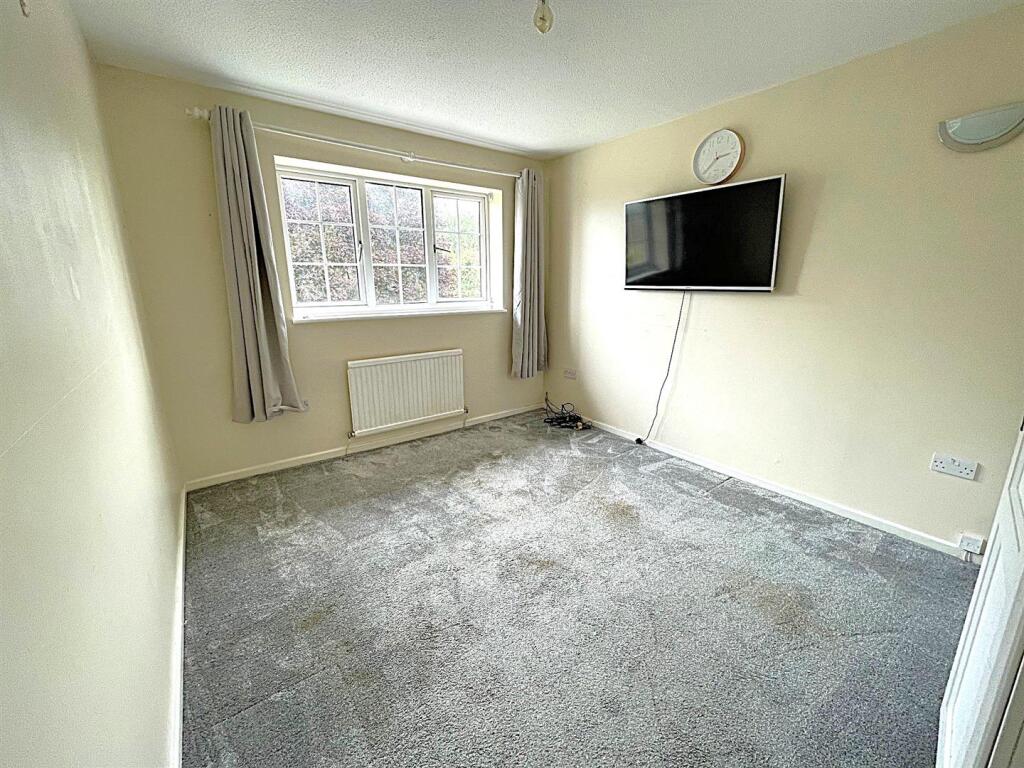 Bed 1.jpg