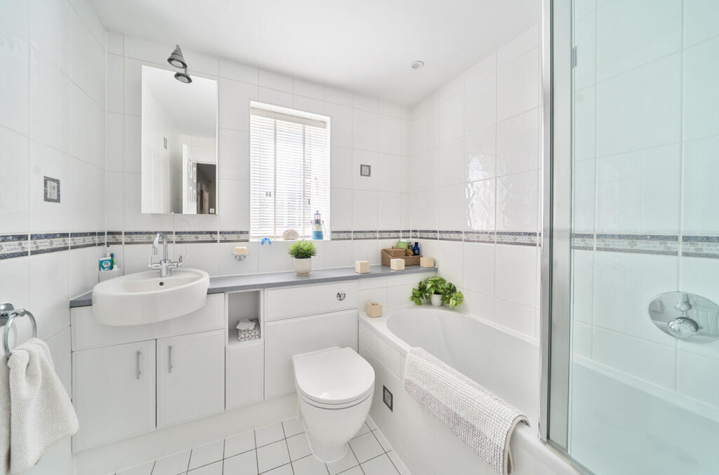 1316000-7-68654c5...