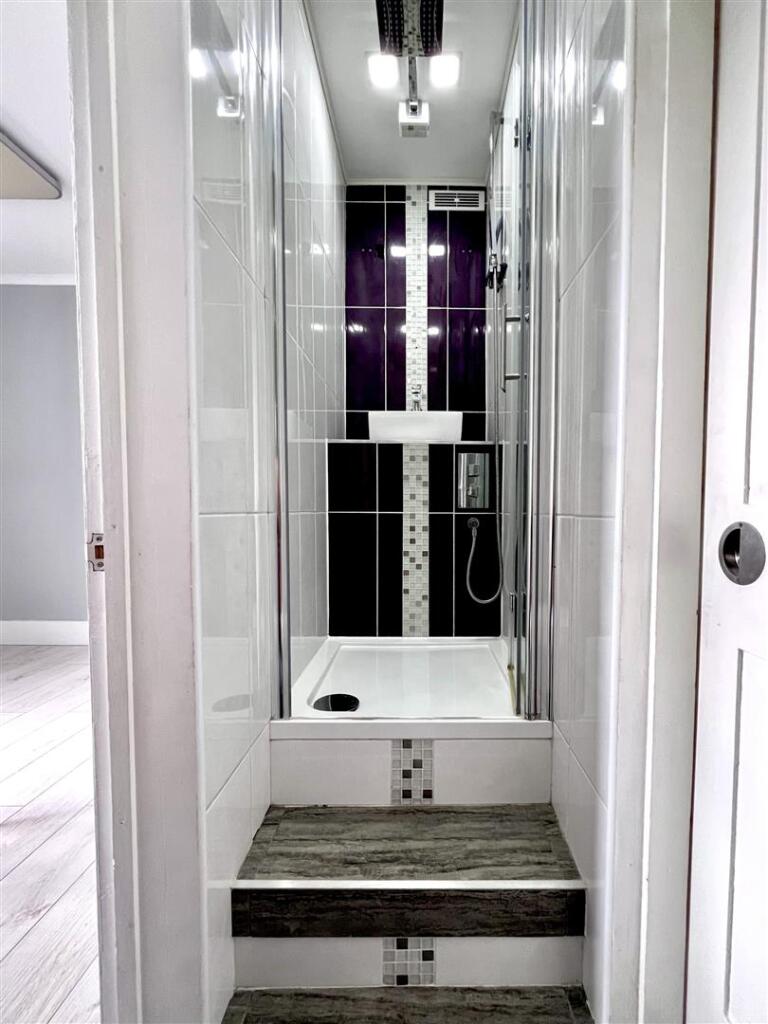 En Suite Shower Room