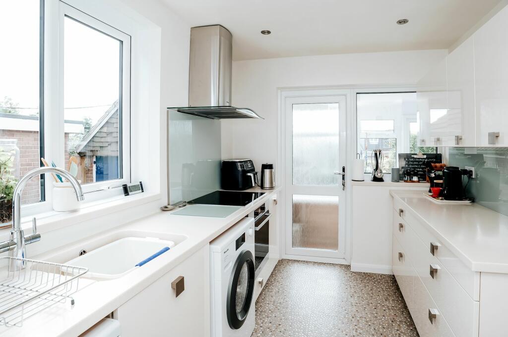 KITCHEN DINER AND LOUNGE