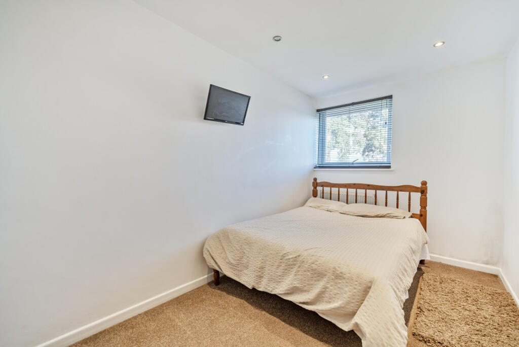 1324371-19-686eac...