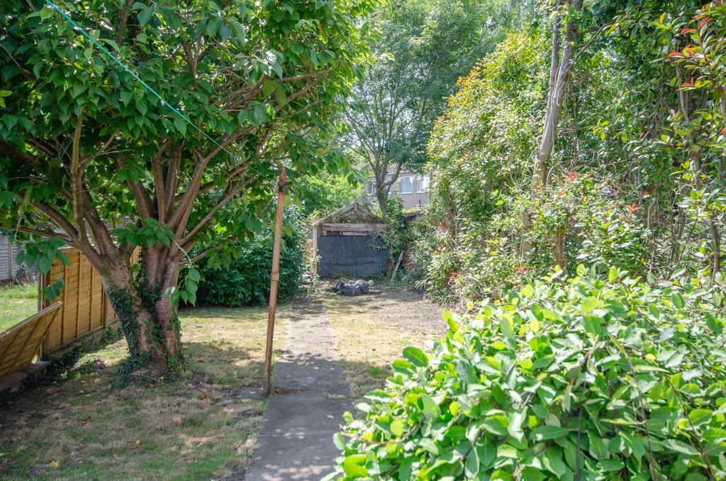 Rear garden pic 2.jpg