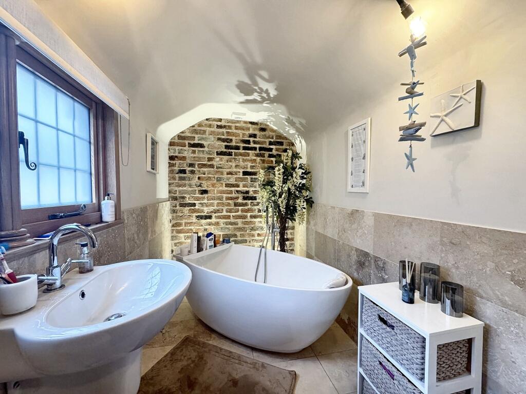 En-Suite Bathroom