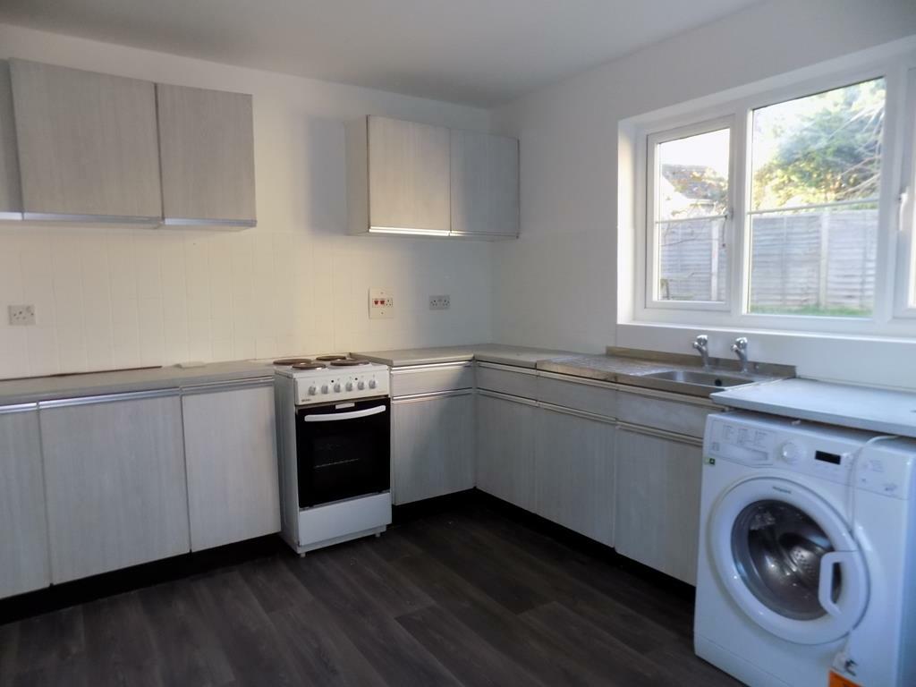 EAT-IN KITCHEN