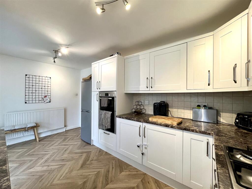 Kitchen Area Aspect 3