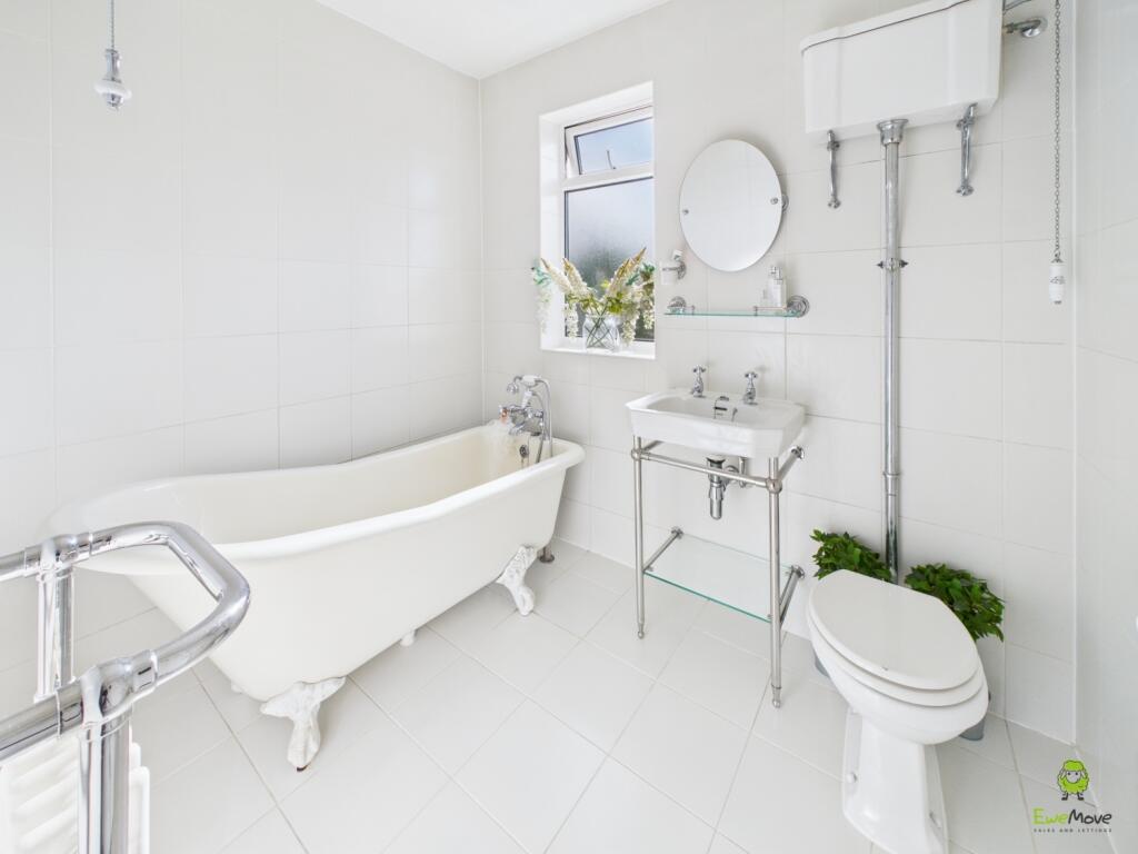 Presented by Clinton at EweMove Bexleyheath and Da