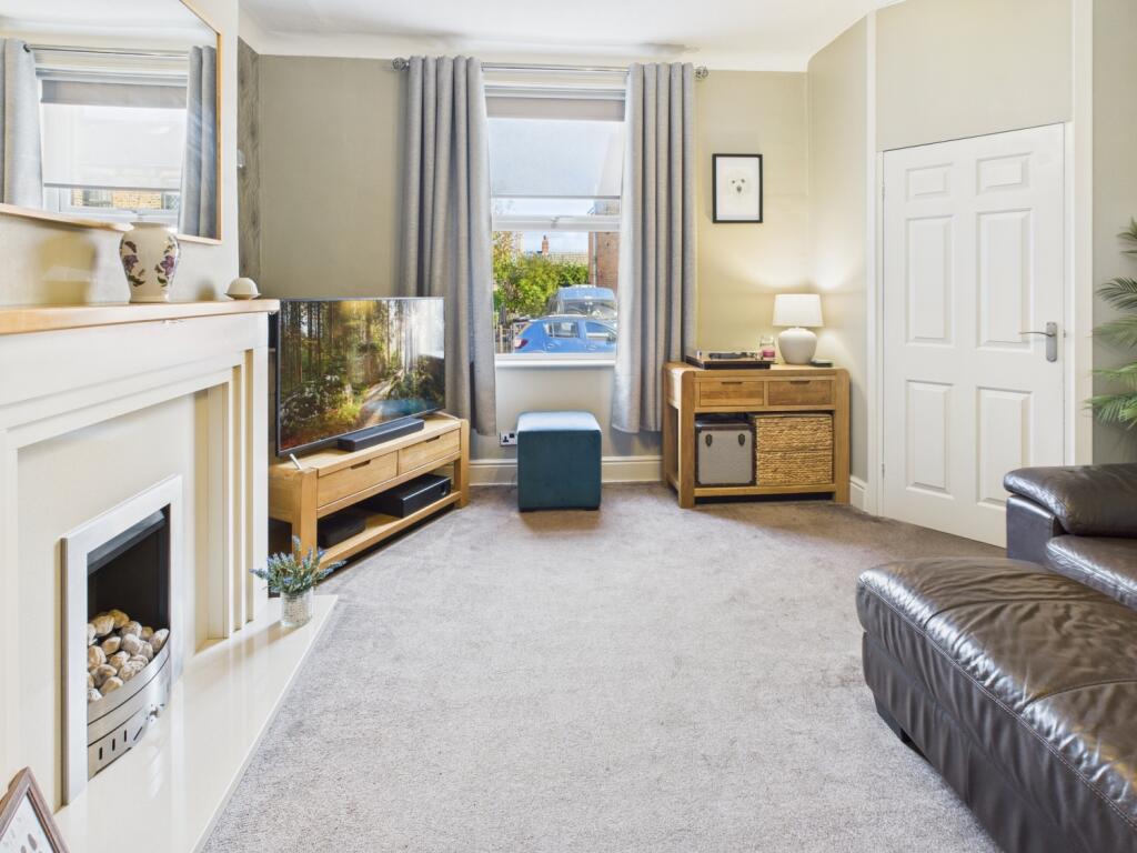 CAM04233G0-PR0038-STILL003