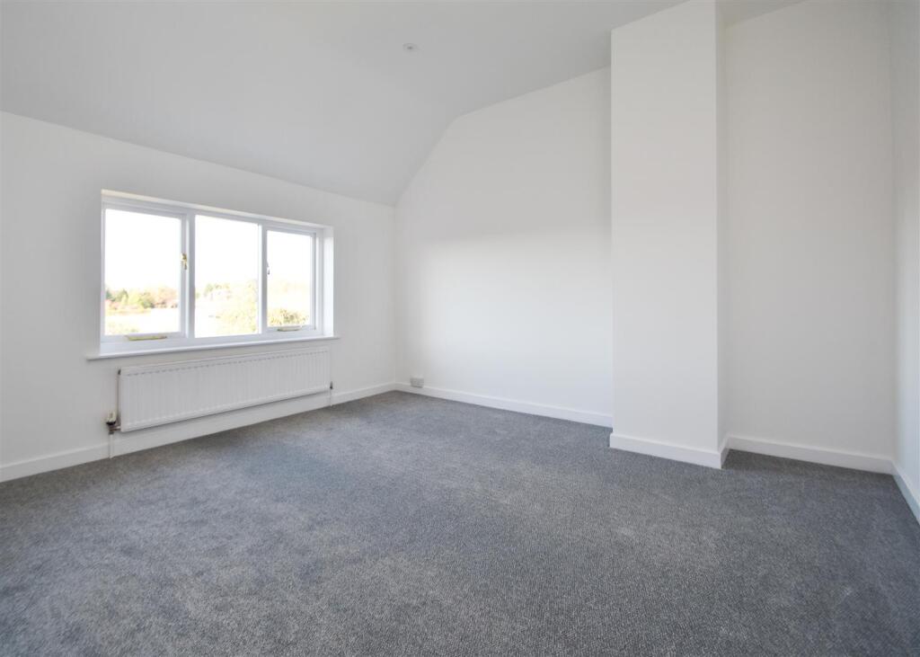 1 The Courtyard - Bedroom 1 (2).jpg